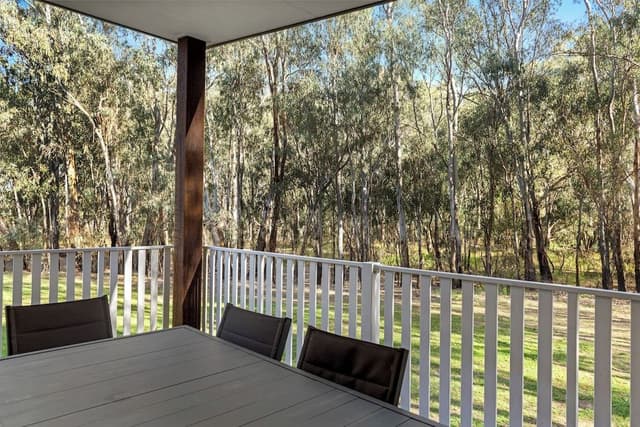Deluxe 2 Bedroom Cabin - Sleeps 6