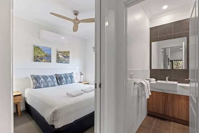 Deluxe 2 Bedroom Cabin - Sleeps 6