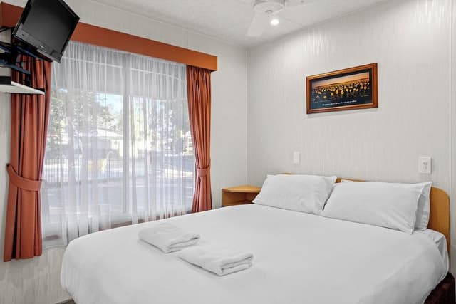 Deluxe Spa Cabin