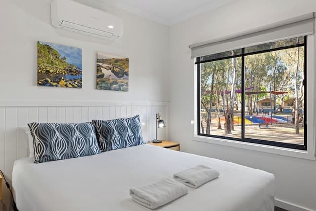 Deluxe 2 Bedroom Cabin - Sleeps 6