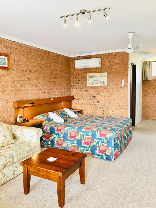 Double Room, 1 Queen Bed