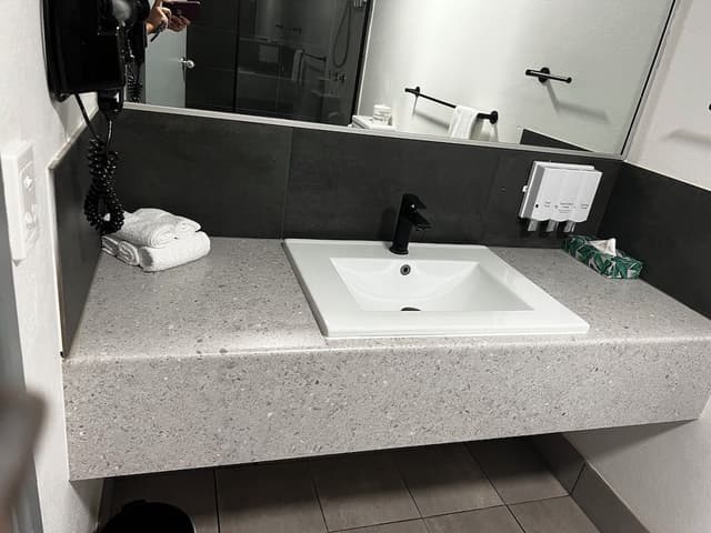 Standard Twin Room, Multiple Beds, Non Smoking (Queen Single Studio)
