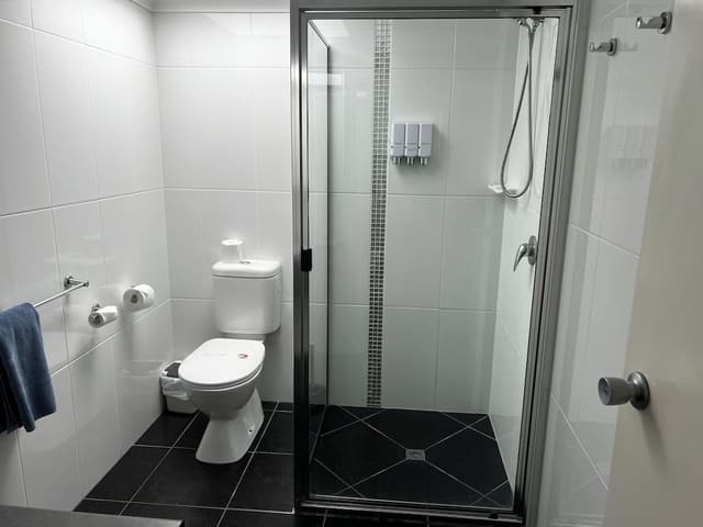 Standard Twin Room, Multiple Beds, Non Smoking (Queen Single Studio)