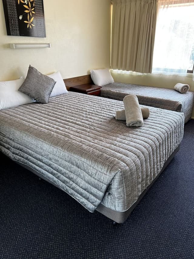 Standard Twin Room, Multiple Beds, Non Smoking (Queen Single Studio)
