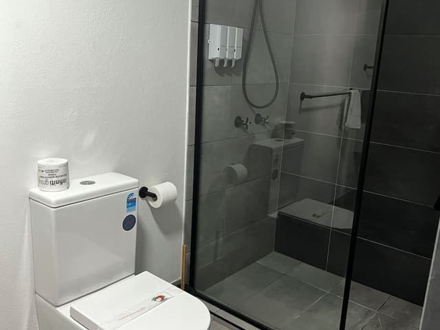 Standard Twin Room, Multiple Beds, Non Smoking (Queen Single Studio)