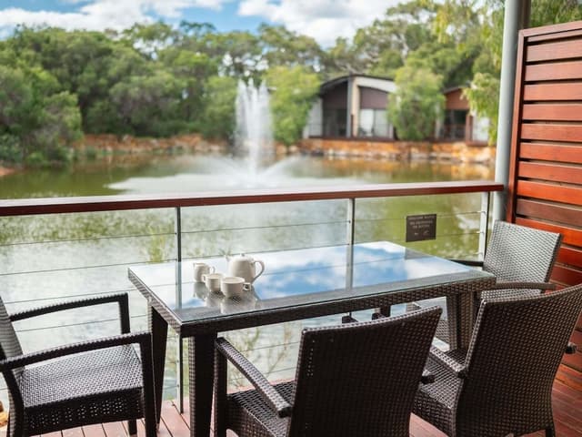 Room, One Bedroom, Lake View