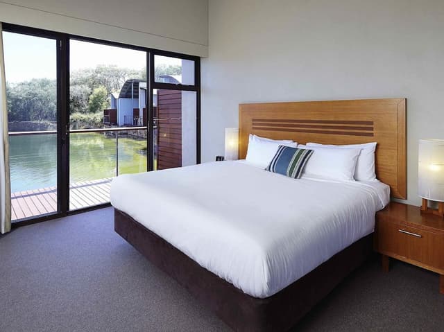 Room, One Bedroom, Lake View