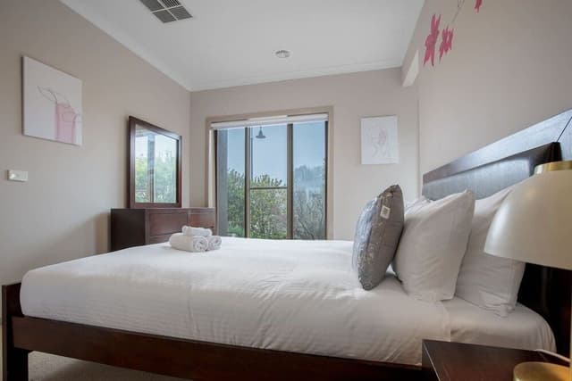 House (4 Bedrooms)