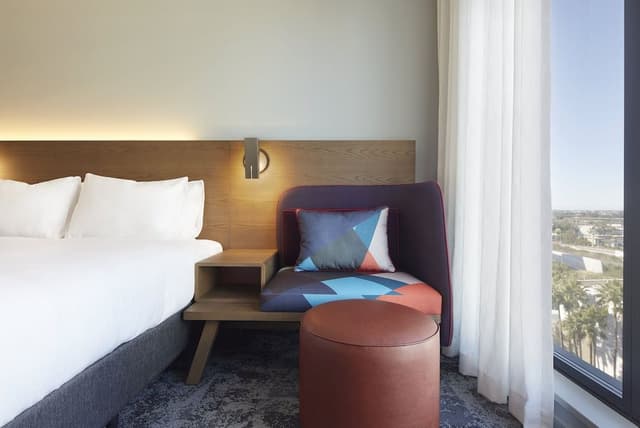Standard Room, 1 King Bed