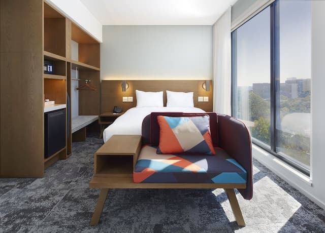 Standard Room, 1 King Bed