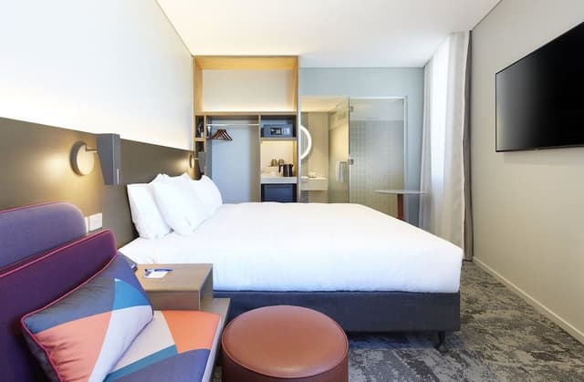 Standard Room, 1 King Bed