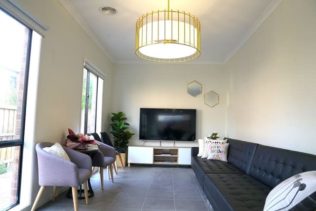 House (9 Bedrooms)