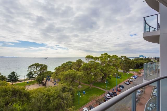 3 Bedroom Executive Ocean View Apartment