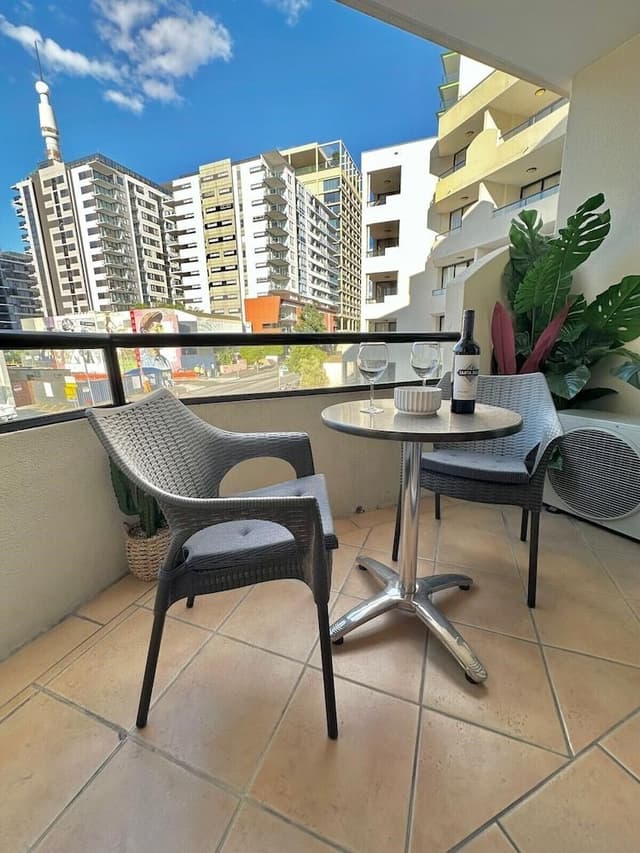 Deluxe Studio, 1 Queen Bed, City View