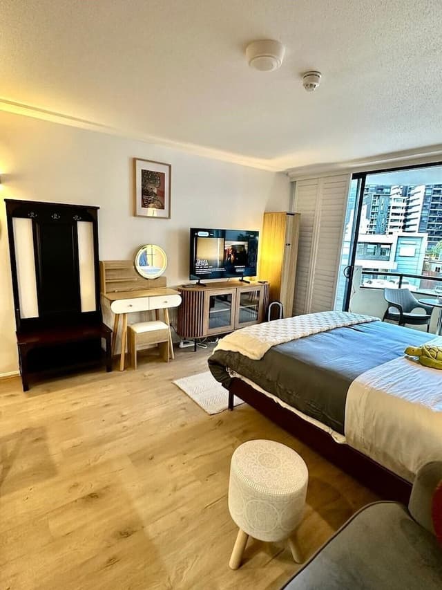 Deluxe Studio, 1 Queen Bed, City View