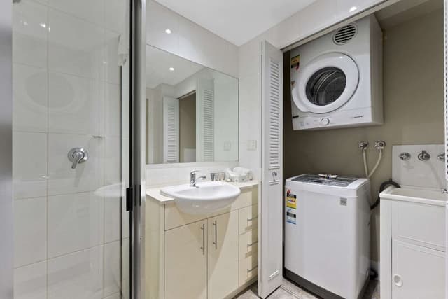One Bedroom Apartment (Daily Housekeeping)