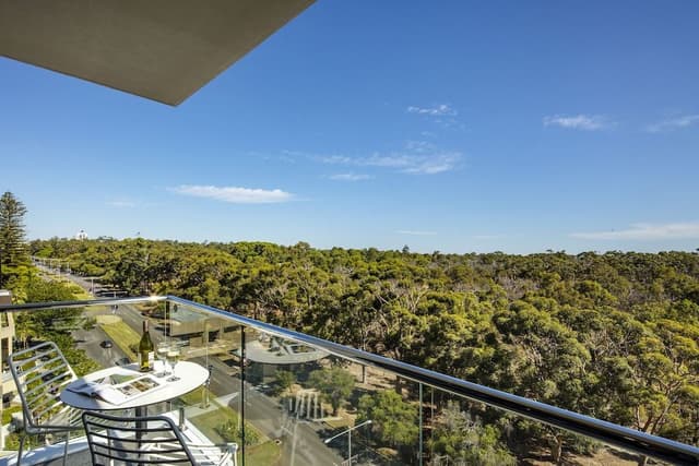 Executive Studio, Balcony