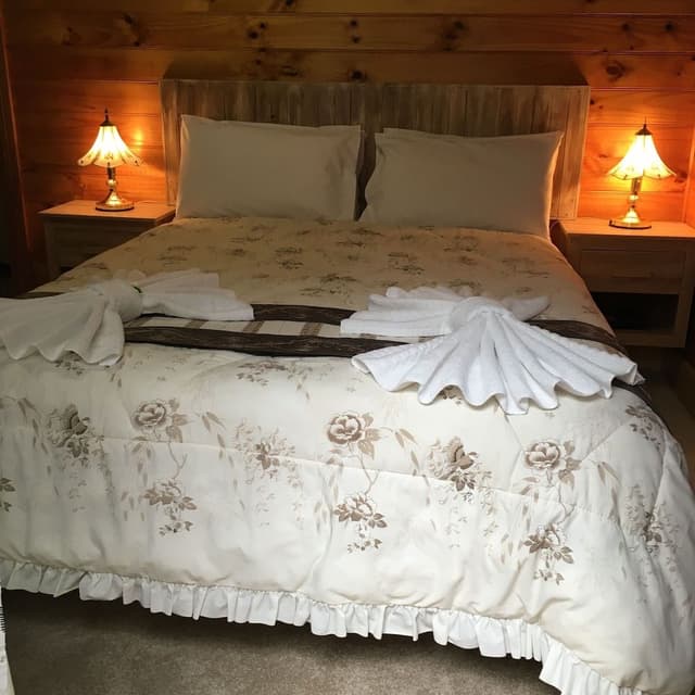 One Queen Bedroom Self Contained Cottage