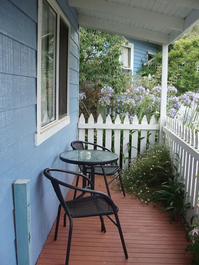 One Queen Bedroom Self Contained Cottage