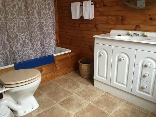 One Queen Bedroom Self Contained Cottage