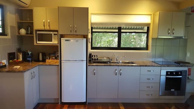 Superior Cottage, Black Cockatoo