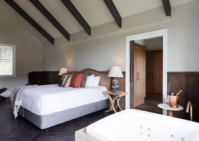 Grand Villa, 1 King Bed, Fireplace, Mountain View