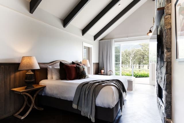 Grand Villa, 1 King Bed, Fireplace, Mountain View