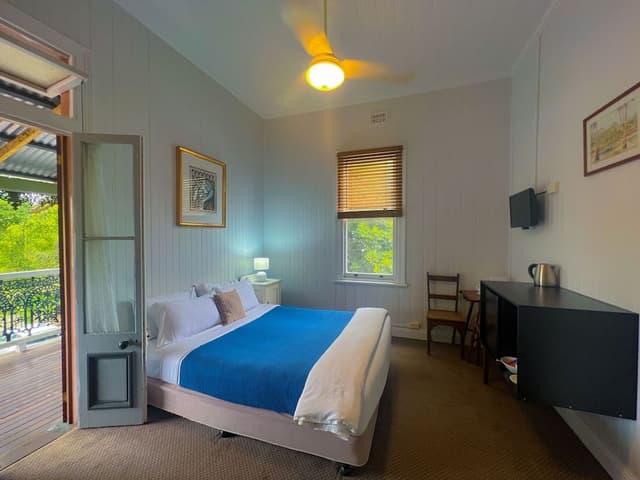 Queen Room, Shared Bathroom