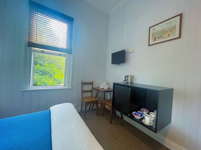 Queen Room, Shared Bathroom