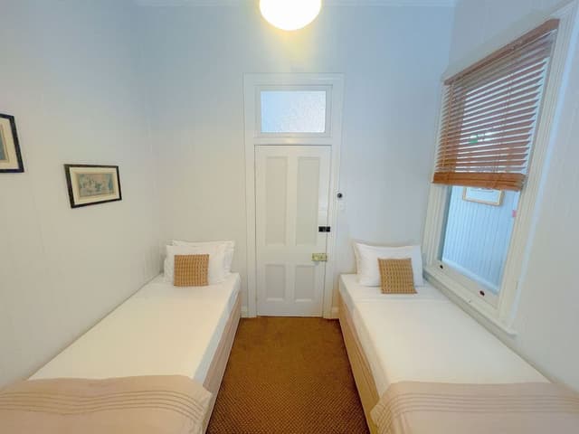 Economy Twin Room, Shared Bathroom