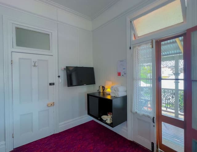 Queen Room, Shared Bathroom