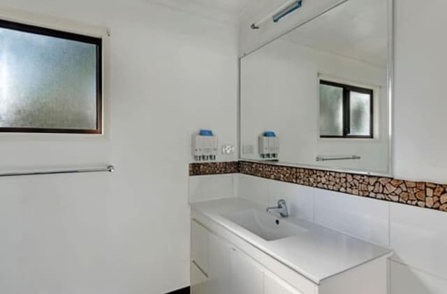 Superior 2 Bedroom Cabin - Sleeps 5
