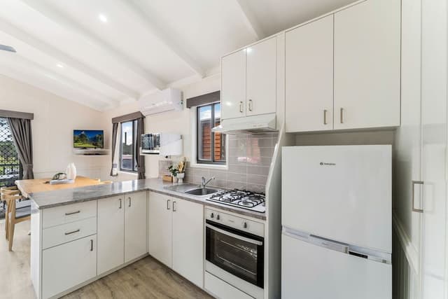 Deluxe Three Bedroom Cabin (with balcony)