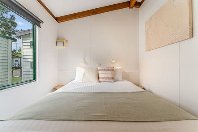 Deluxe Cabin (2BR) - Sleeps 4