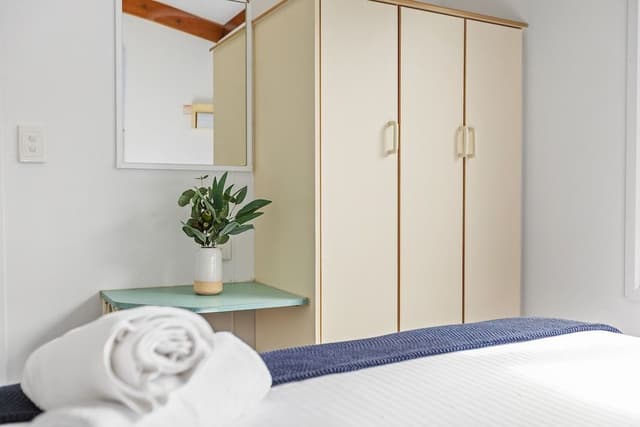 Deluxe Cabin (2BR) - Sleeps 6