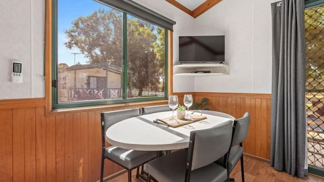 Standard Two Bedroom Family Cabin, sleeps 5