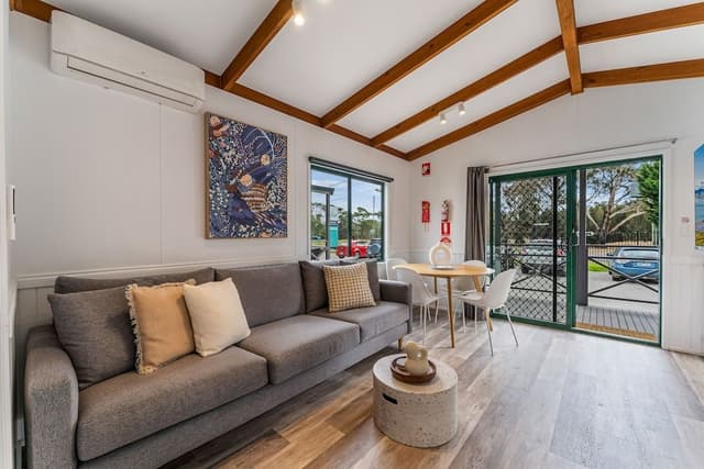 Deluxe Cabin (2BR) - Sleeps 4