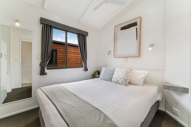 Deluxe Three Bedroom Cabin (with balcony)
