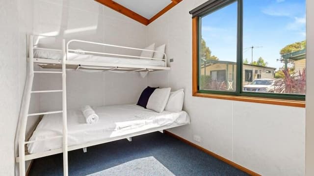 Standard Two Bedroom Family Cabin, sleeps 5