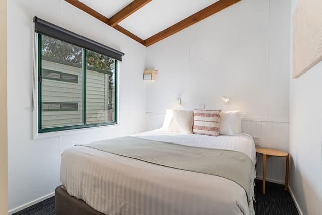 Deluxe Cabin (2BR) - Sleeps 4