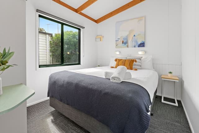 Deluxe Cabin (2BR) - Sleeps 6