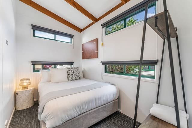 Deluxe Cabin (2BR) - Sleeps 4