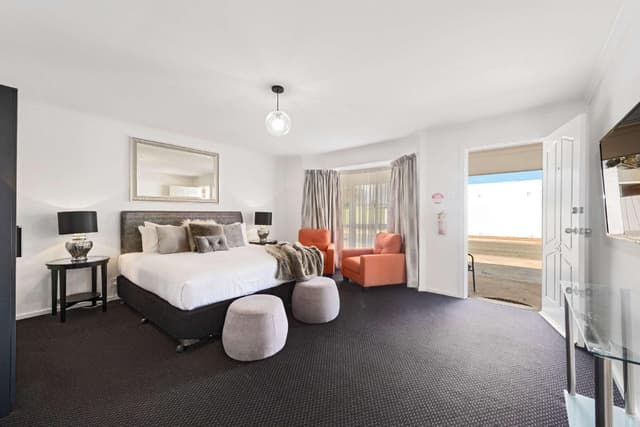 Luxury King Suite