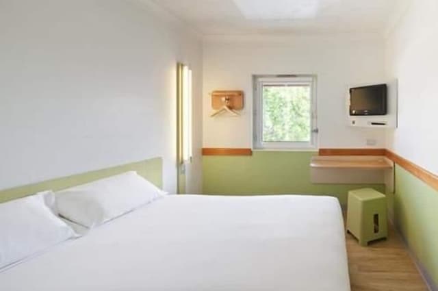 Standard Room, 1 Queen Bed
