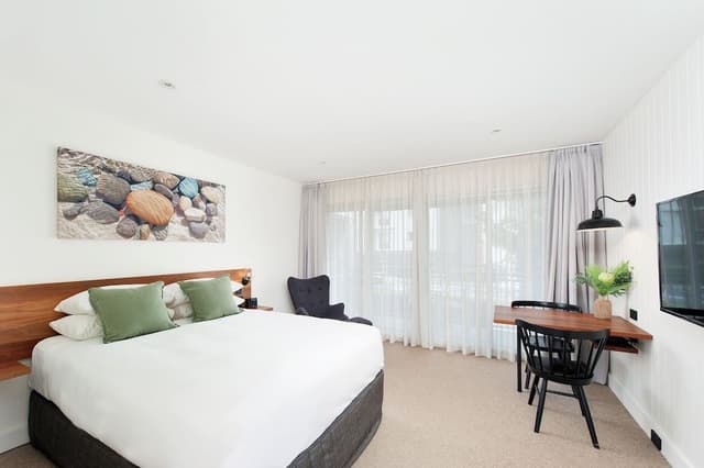 Queen Room, Garden View
