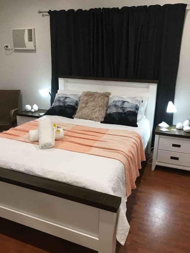 2 Bedroom Holiday Home