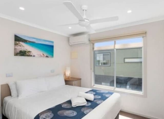 Deluxe 2 Bedroom Riverfront Cabin