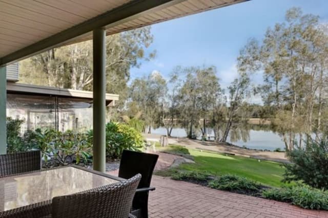 Deluxe 1 Bedroom Riverview Apartment
