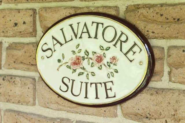 Suite (Salvatore)