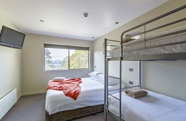 Panoramic Penthouse, 3 Bedrooms, Mountain View (3 King and 1 Bunk )